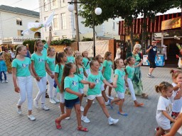 Коллектив современного танца "Пульс" студии "Весна" с большим успехом выступил в Крыму