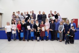 Сертификаты на покупку жилья вручили молодым семьям Красногорска