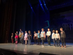В предверии Года театра в ДК «Подмосковье» прошла экскурсия для школьников